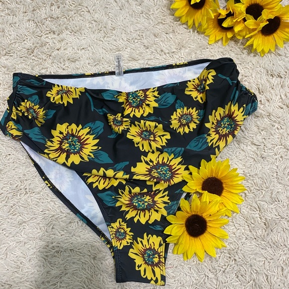 Rosegal Other - Rose gal High waisted sunflower swim bottoms